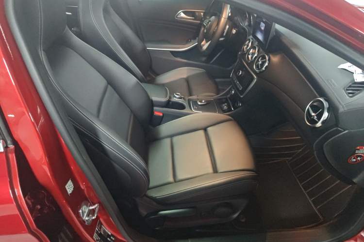 Used Mercedes-Benz GLA 2019 GLA 200 Fashion Model Right Front Seat