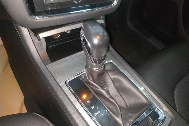 Used Roewe i6 2020 PLUS 1.6L CVT 4G Connected Glory Flagship Edition
