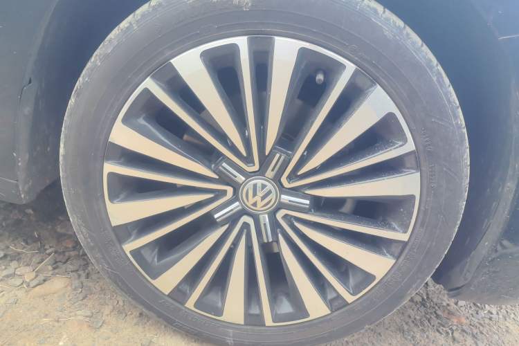 Used Volkswagen Passat 2019 330TSI Luxury Edition China VI Standard Right Front Wheel Hub