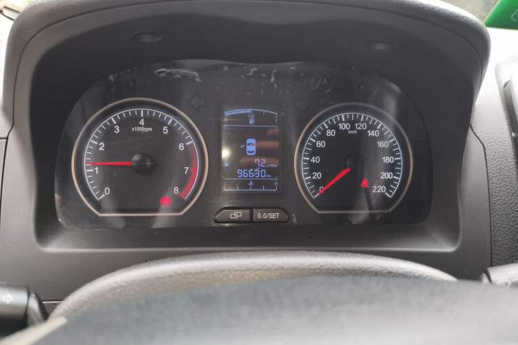 Used FORTHING Joyear X5 2013 1.6L Manual Luxury Model China IV Standard
