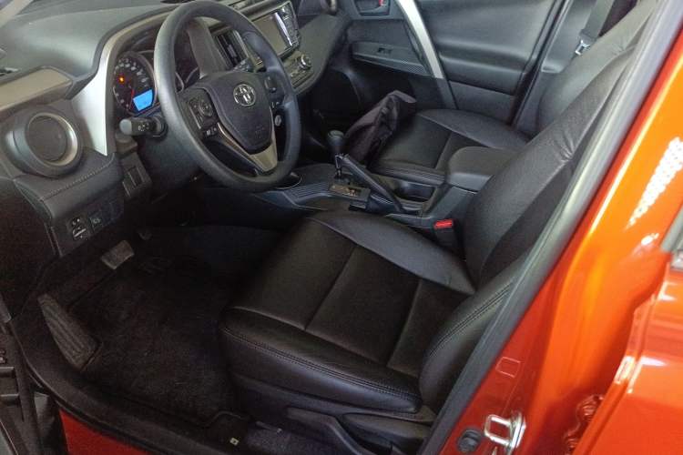 Used Toyota RAV4 2015 2.0L CVT Two-Wheel Drive Fashion Edition