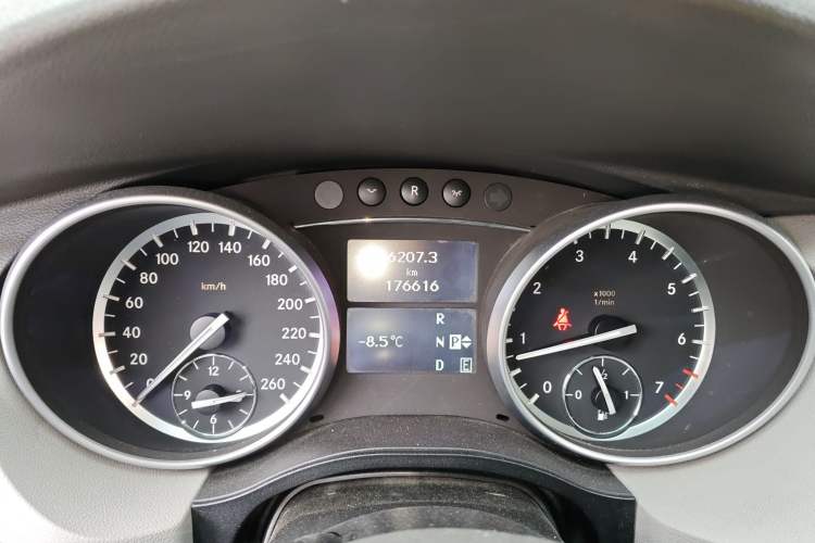 Used Mercedes-Benz R-Class 2014 R 400 4MATIC Business Model