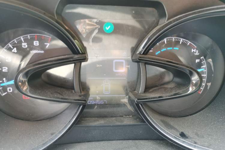 Used Dongfeng Aeolus AX7 2015 2.0L Manual Zhiyi Trim
