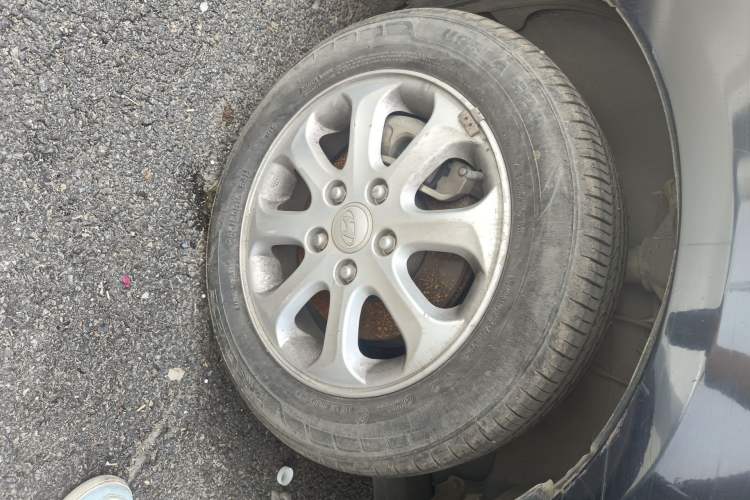 Used Hyundai Celesta 2010 1.6L MT GL Right Front Wheel Hub