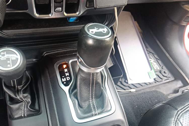 Used Jeep Wrangler 2018 2.0T Sahara Four-Door Edition Gear Lever