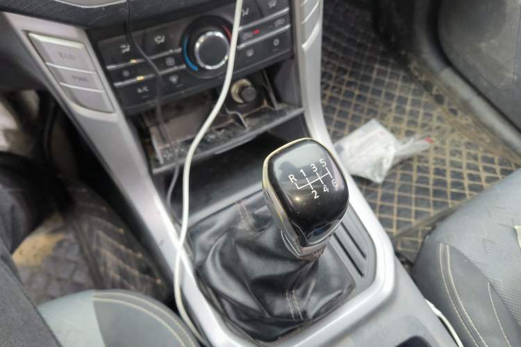 Used SAIC MAXUS T60 2017 2.8T Diesel Manual Two-Wheel Drive High-Ride Comfort Plus Long-Body Emission Standard V