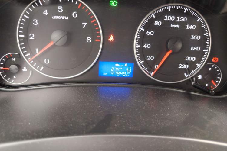 Used Geely Auto Diamond 2016 1.5L Manual Entry-Level Trim Odometer Close Up