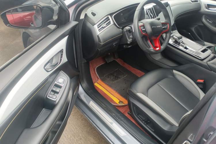 Used Roewe i6 MAX 2020 300TGI Automatic Supreme Edition with Cool Sunroof and Advanced Driving Features Driver Seat