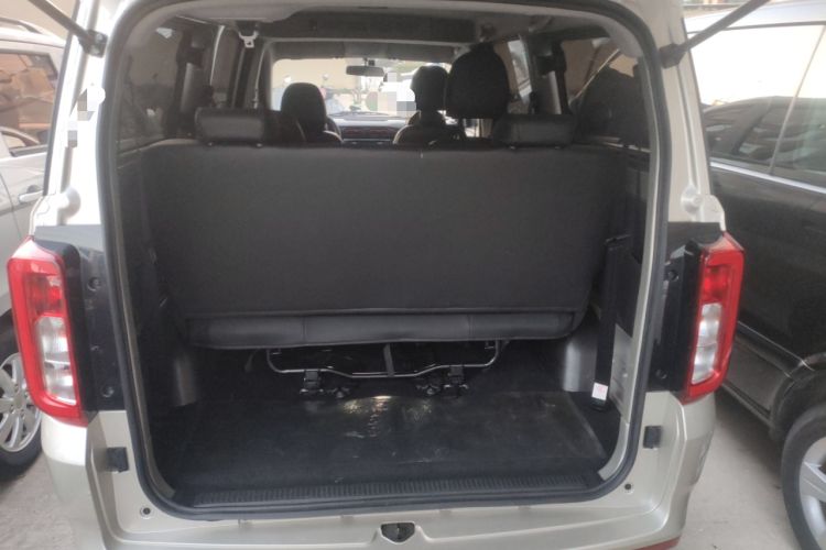 Used Dongfeng Fengon 380 2022 1.5L Comfort-Class Passenger Vehicle (Steel Spring) with 7 Seats