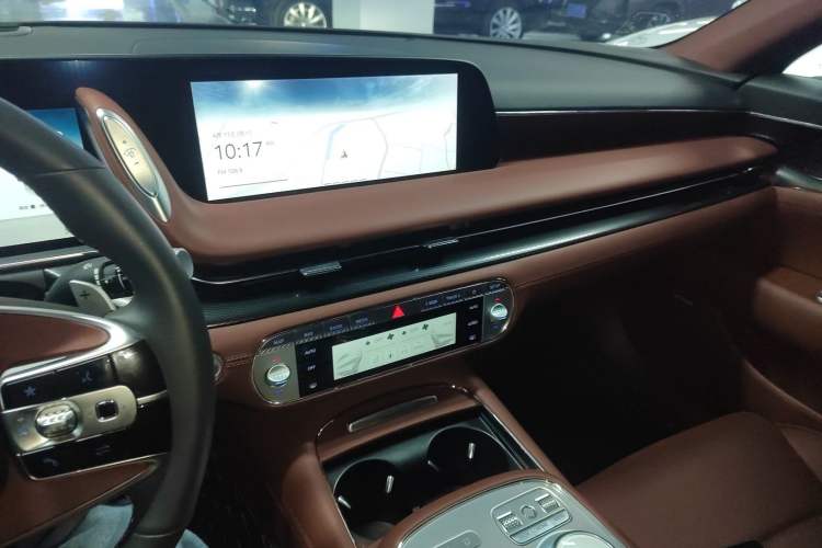 Used Genesis G90 2023 Luxury Edition Audio And AC Panel