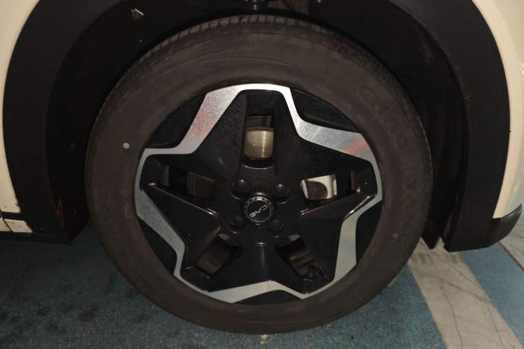 Used BYD Dolphin 2024 Honor Edition 420km Freedom Version Right Front Wheel Hub