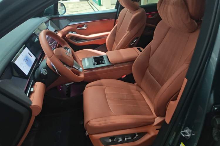 Used BYD Tang L 2025 DM 175KM Drone Player Edition Left Front Seat