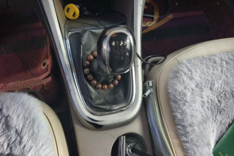 Used Buick GT 2012 GT 1.6L Manual Entry-Level Model Gear Lever