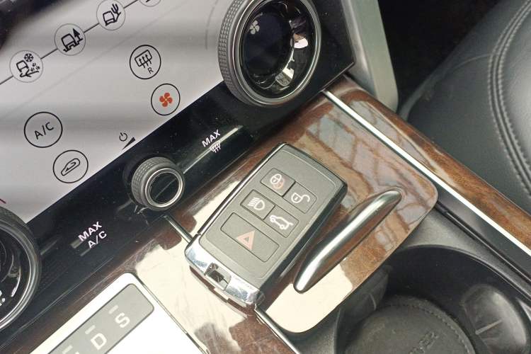 Used Land Rover Range 2022 3.0 L6 360 PS Grand Edition Vehicle Key