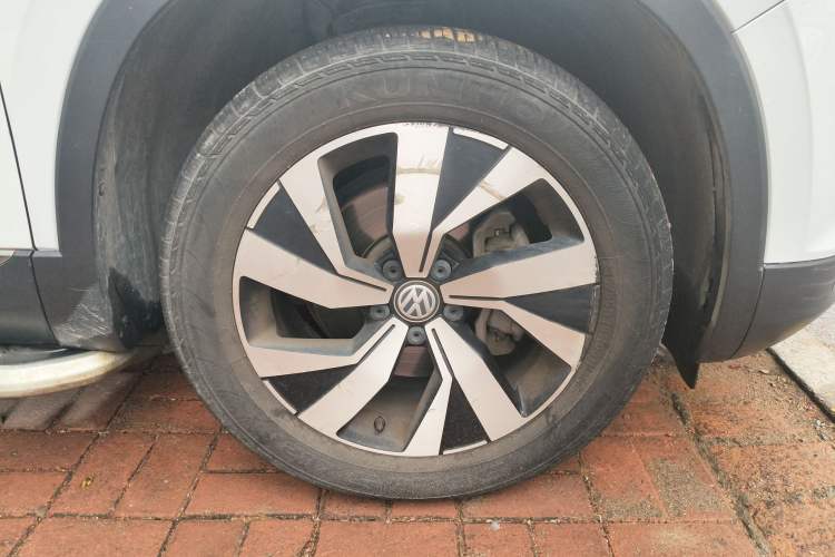 Used Volkswagen Tayron 2019 330TSI Two-Wheel Drive Luxury Model China VI Standard Right Front Wheel Hub