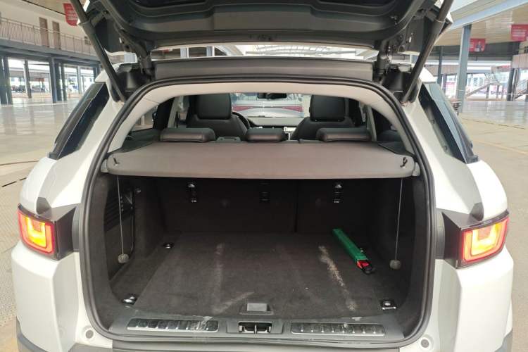 Used Land Rover Range Evoque 2018 240 PS SE Smart Brilliance Edition Trunk