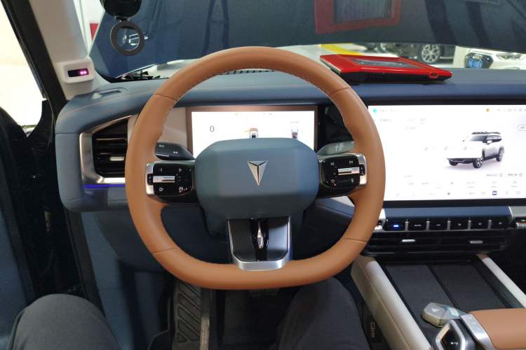 Used Deepal G318 2024 Four-Wheel-Drive Air Suspension Model
