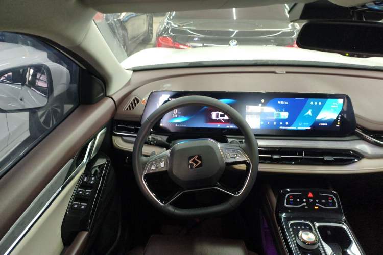 Used SOL QX 2021 300T DCT Deluxe Smart Connectivity Version