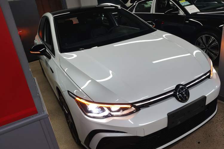 Used Volkswagen Golf 2023 Facelift 280TSI DSG R-Line Front Right 45 Deg