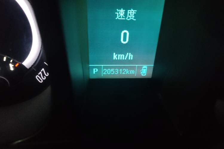 Used Buick GL8 2018 28T Luxury Model China VI Standard Odometer Close Up