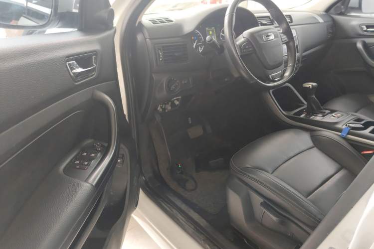 Used Qoros 5 2018 Revised Version 1.6T Automatic Leading Edition