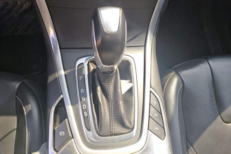 Used Ford Edge 2015 2.0T GTDi Four-Wheel Drive Prestige Model
