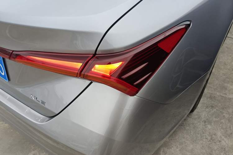 Used Toyota Avalon 2019 2.0L XLE Premium Edition China VI Exterior 3