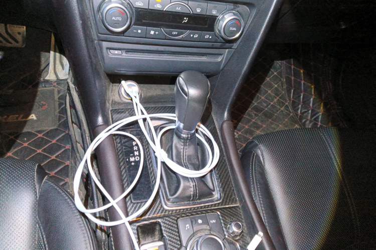 Used Mazda 3 Axela 2017 Hatchback 2.0L Automatic Sport Model China V Emission Standard Gear Lever