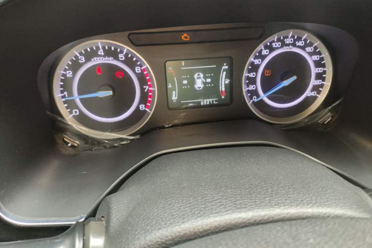 Used Sinotruk VGV U70 2020 1.5T Manual Luxury Edition 7 Seats Odometer Close Up