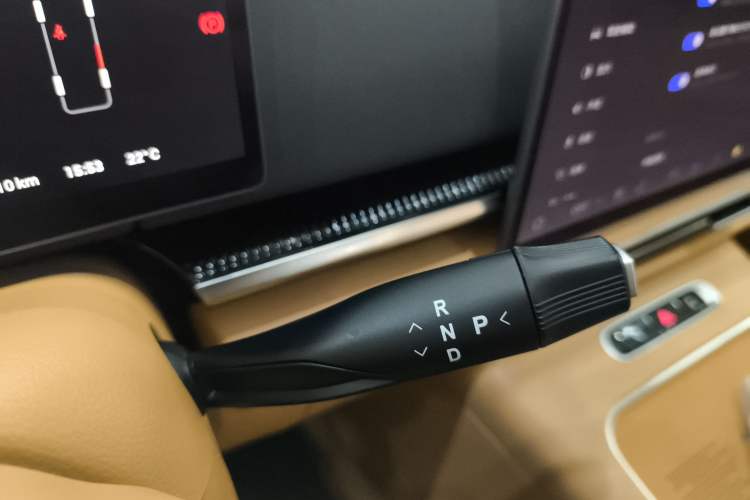 Used VOYAH Dream 2025 PHEV Four-Wheel-Drive Flagship Kunpeng Edition Gear Lever