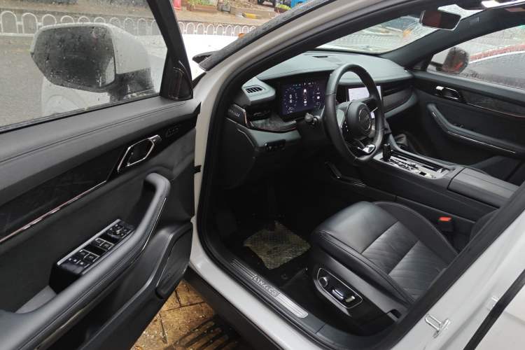 Used Lynk & Co 09 EM-P 2021 2.0T PHEV Halo Seven-Seater Driver Seat