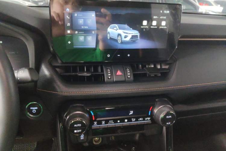 Used Toyota Wildlander 2024 Dual-Motor 2.5L E-CVT Two-Wheel Drive Luxury PLUS Edition Audio And AC Panel