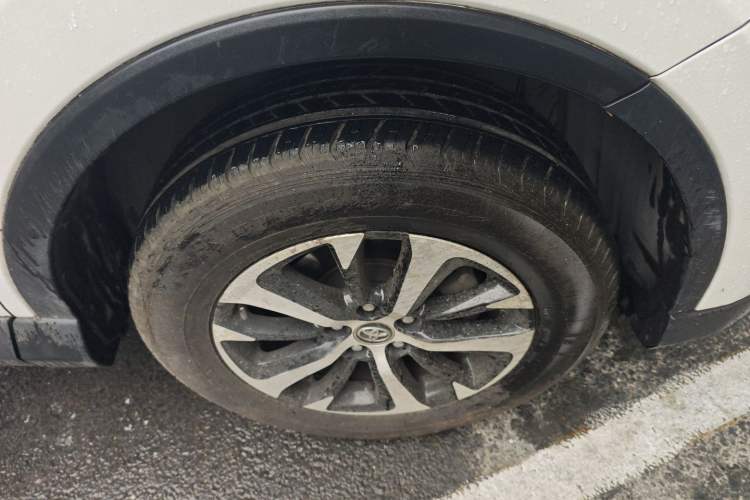 Used Toyota RAV4 2016 2.0L CVT Two-Wheel Drive Fashion Edition China V Standard