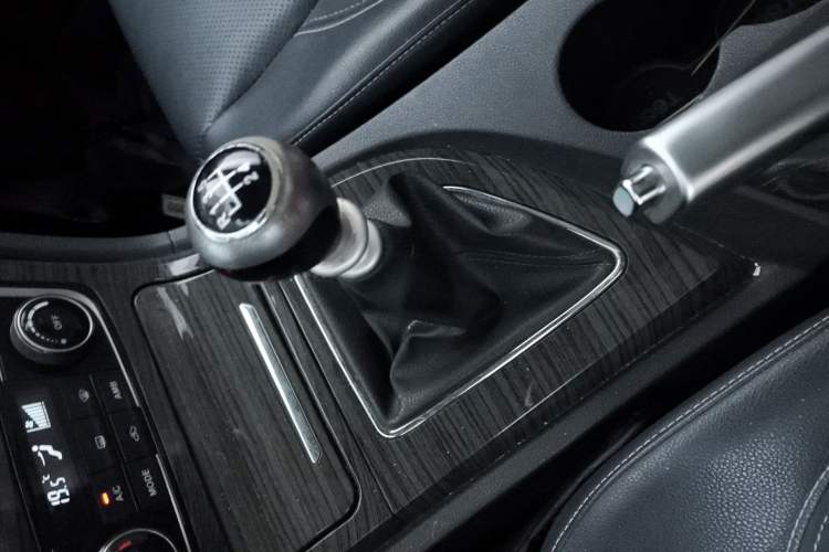 Used Zotye T600 2014 1.5T Manual Luxury Model Gear Lever