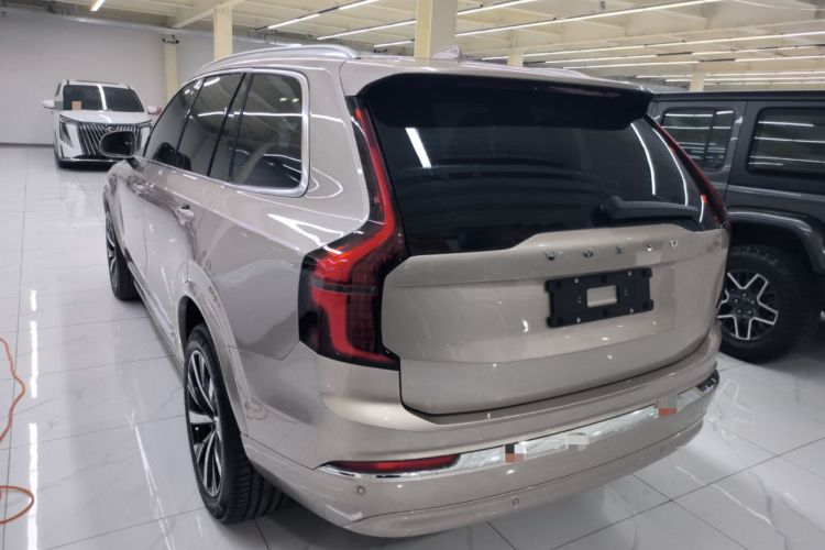 Used Volvo XC90 2025 Facelifted B6 Zhiyuan Luxury Version with 6 Seats
