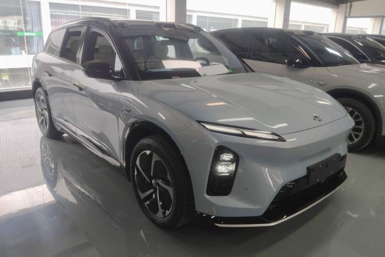 Used Nio ES6 2025 100 kWh Front Right 45 Deg