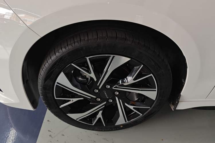 Used Lynk & Co 03 2026 Model 1.5TD DCT Pro Left Front Wheel Hub