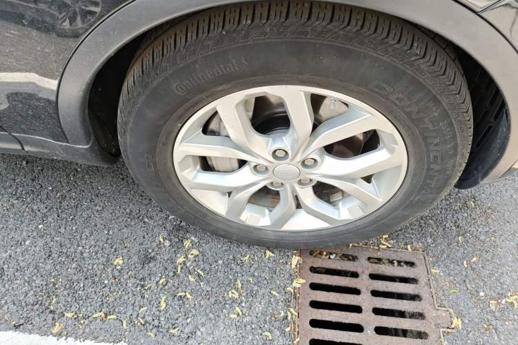 Used Land Rover Discovery 2018 3.0 SC V6 SE Right Front Wheel Hub