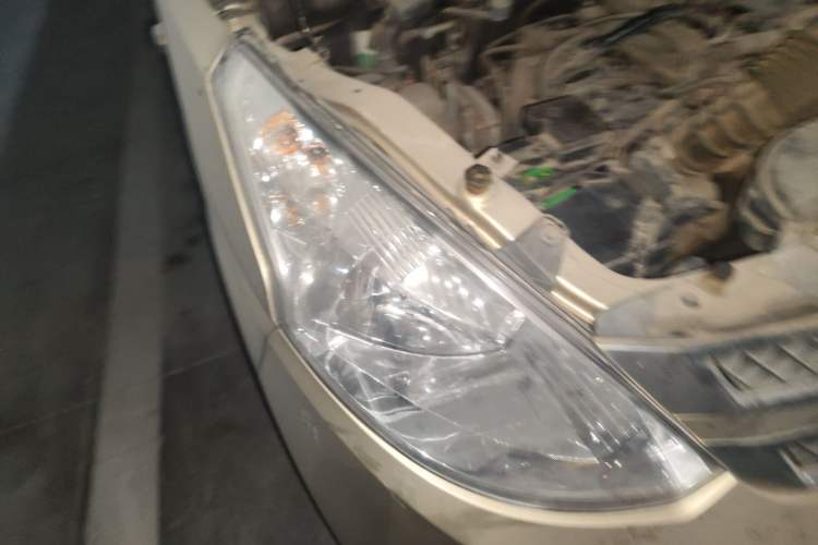 Used Wuling Rongguang V 2016 1.5L Standard Version Right Front Headlight