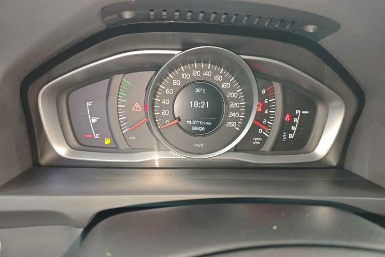 Used Volvo S60 2014 S60L 2.0T Zhiyuan Edition
