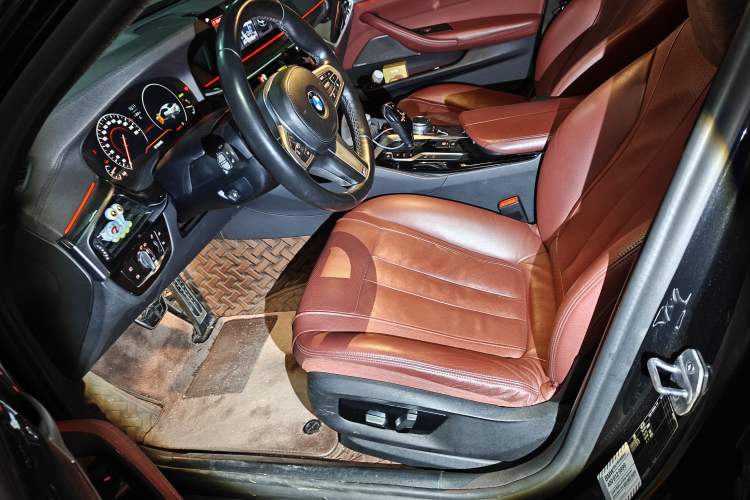 Used BMW 5 Series 2018 Restyled 530Li Luxury Edition M Sport Package Left Front Seat