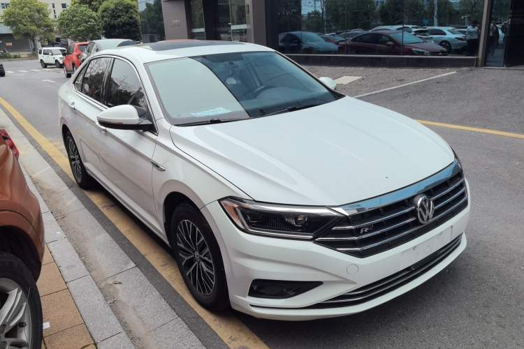 Used Volkswagen Sagitar 2021 200TSI DSG Comfort Connect Edition Front Right 45 Deg