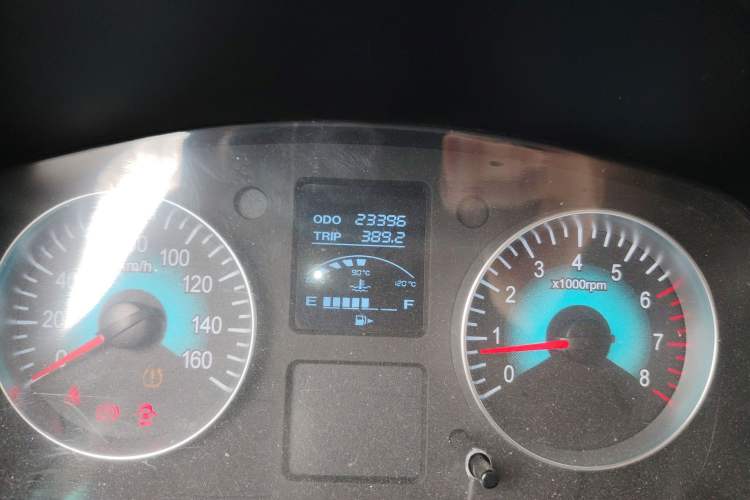 Used Jinbei Hiace X30 2024 1.5L Wealthy-Style Passenger Van 5/6/7 Seater with Front-Mounted Air Conditioning