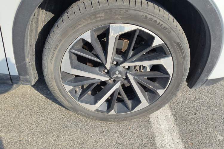 Used Mitsubishi Outlander 2023 1.5T CVT Two-Wheel Drive Luxury Edition 5 Seats Exterior 7