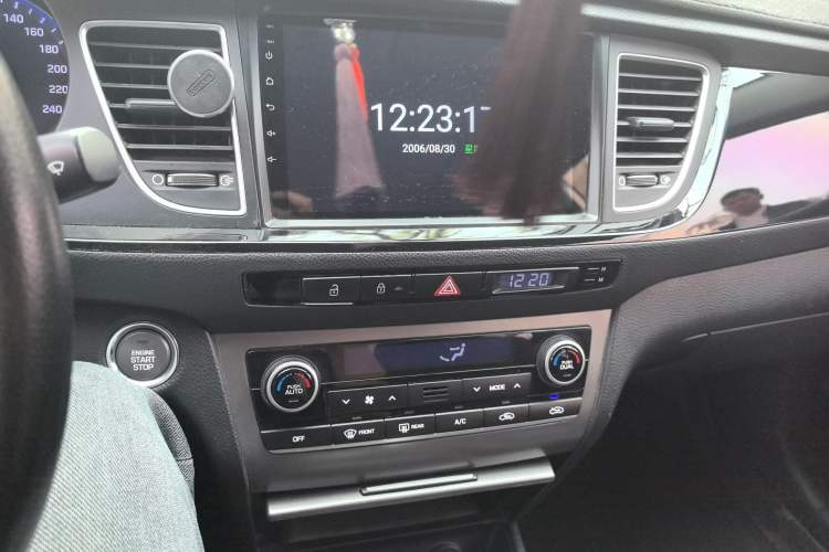 Used Hyundai Mistra 2014 1.8L Automatic Smart GLS Audio And AC Panel