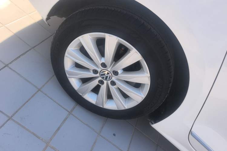 Used Volkswagen Sagitar 2016 230TSI 25th Anniversary Edition Right Rear Wheel Hub