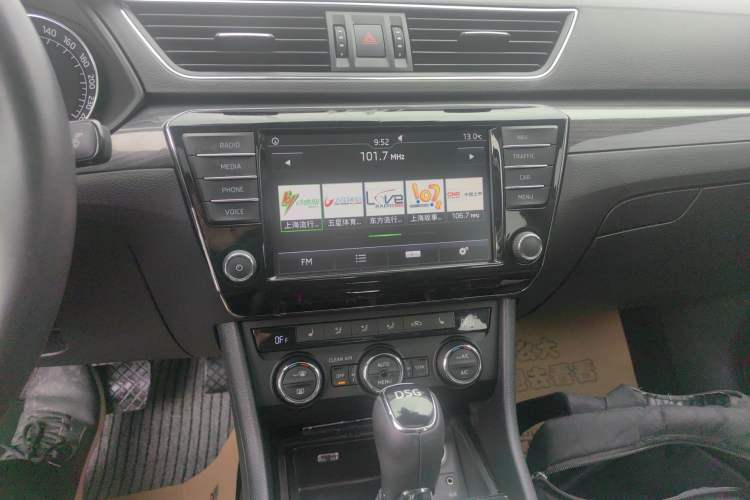 Used Skoda Superb 2016 TSI280 DSG Champion Edition Audio And AC Panel