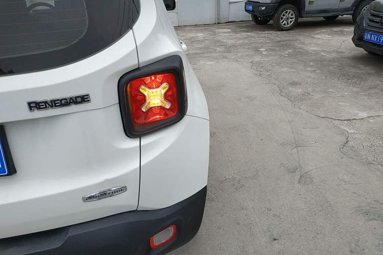 Used Jeep Renegade 2018 Connected Large Screen Version 180T Automatic High-Energy Edition