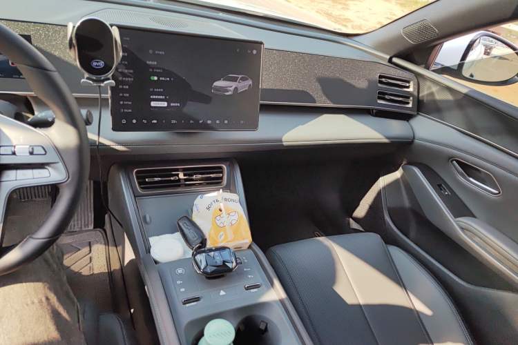 Used BYD Qin L 2025 DM-i Smart Drive 80KM Leading Model
