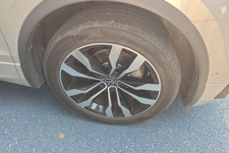 Used Volkswagen Tiguan L 2021 330TSI Automatic Two-Wheel Drive R-Line Enhanced Edition